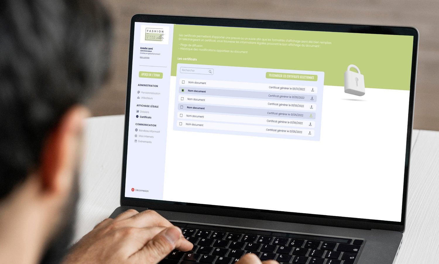 Écran d'affichage digital intégré dans un espace professionnel